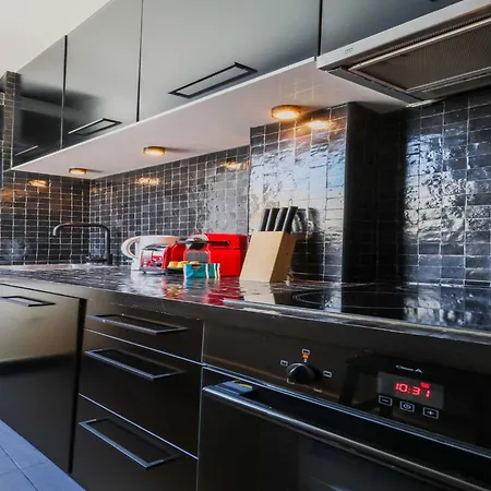 Appartamento Luminous 1bdr Witha C&balcony-marais Louvre Parigi